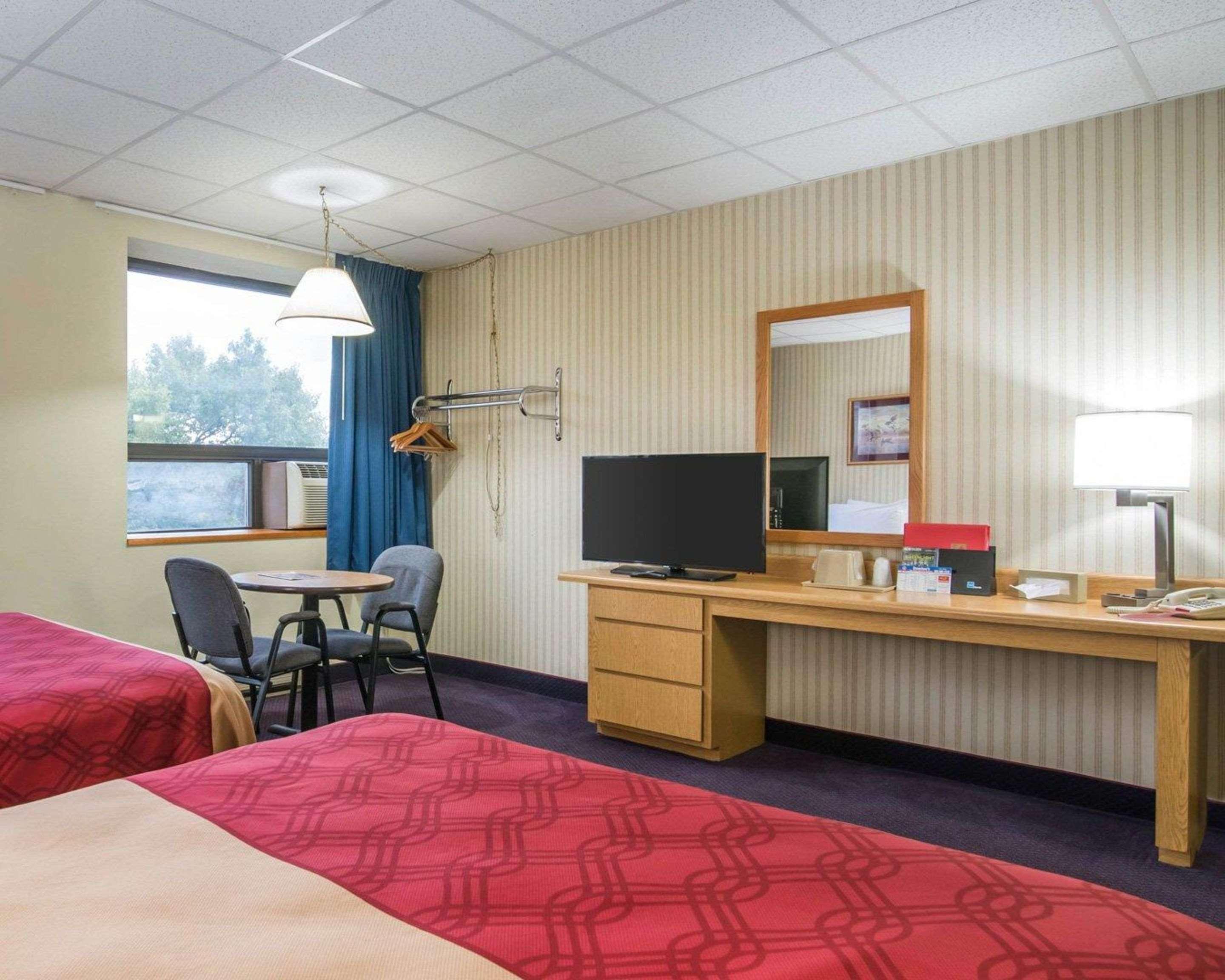 Econo Lodge Manchester Luaran gambar