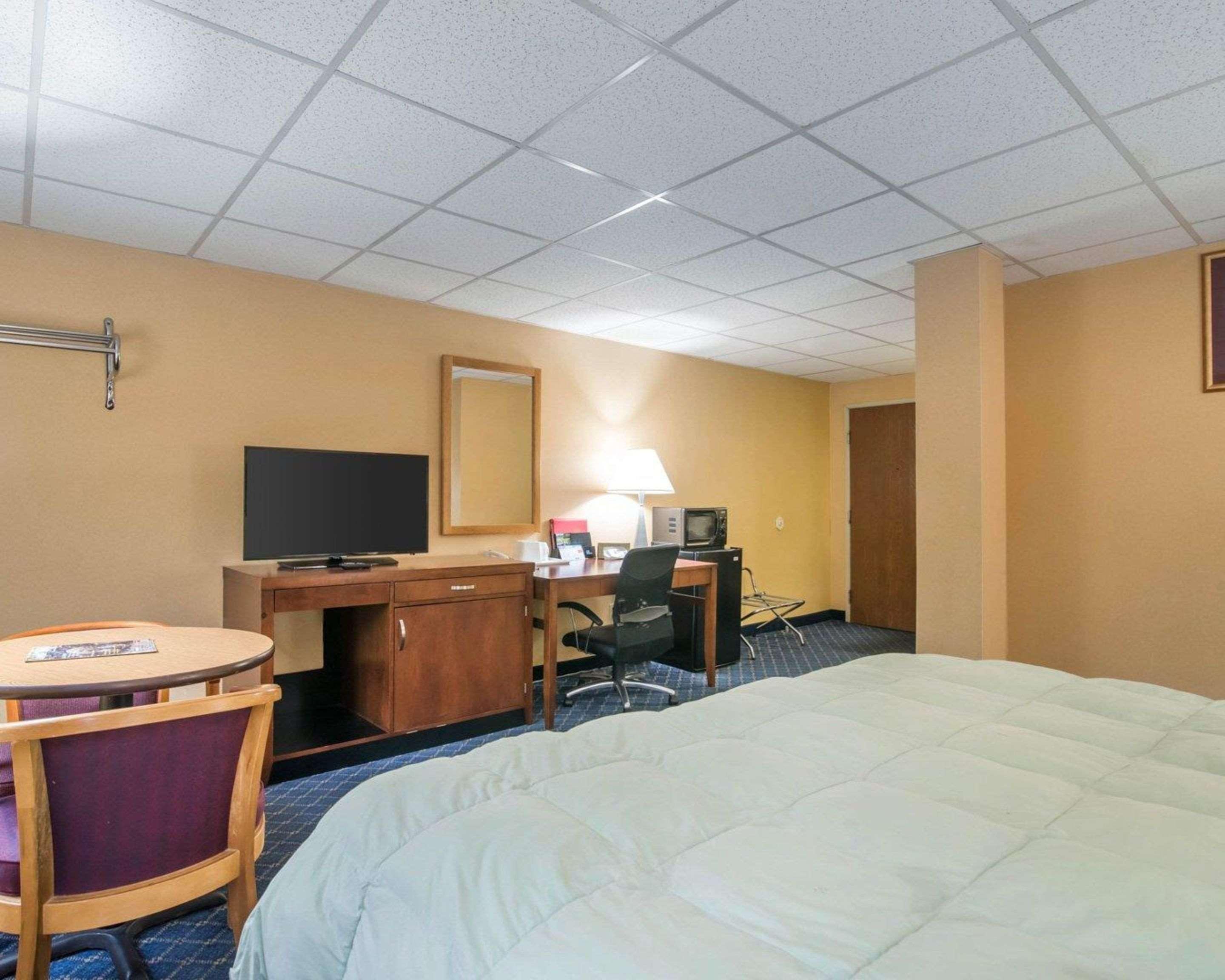 Econo Lodge Manchester Luaran gambar