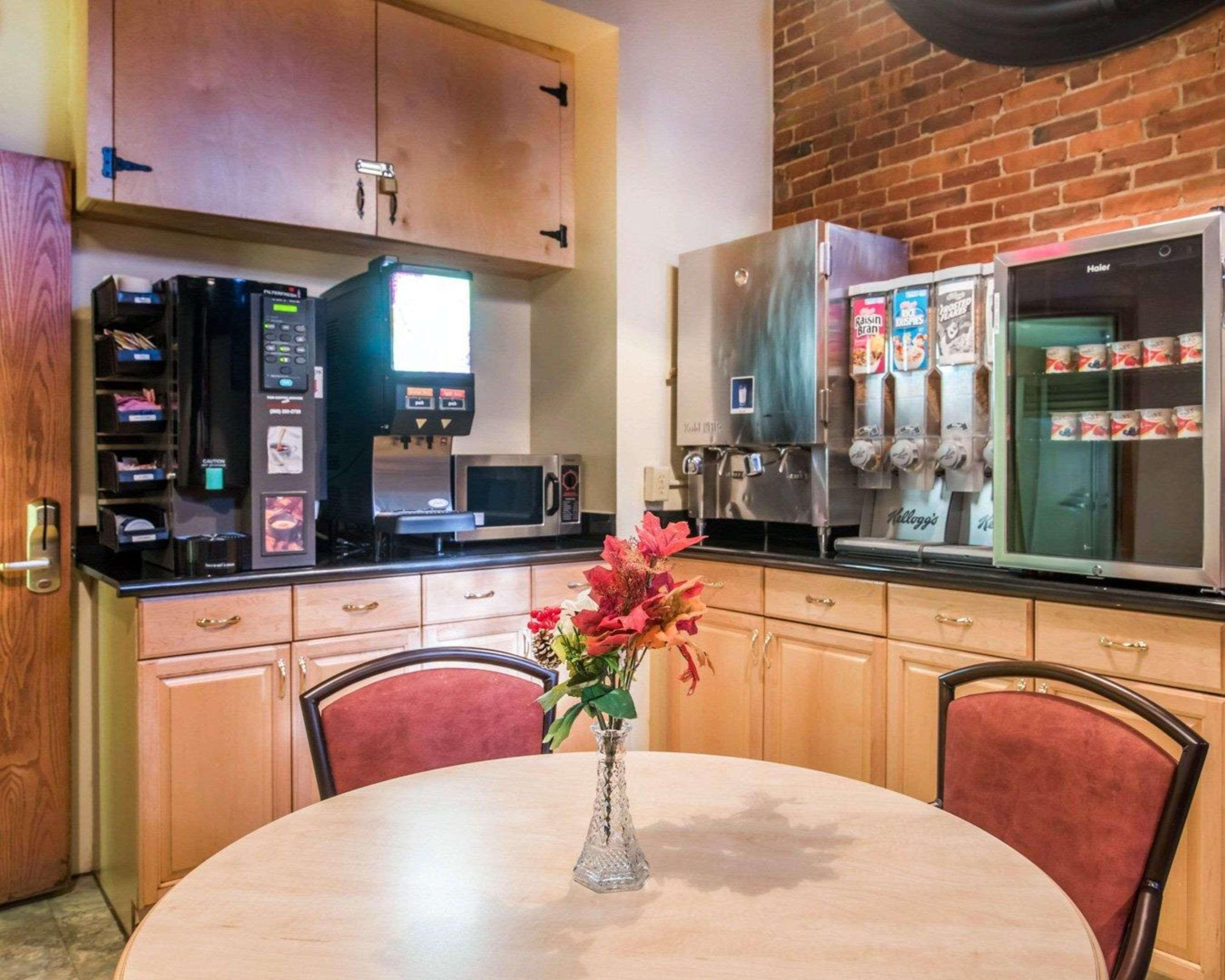 Econo Lodge Manchester Luaran gambar