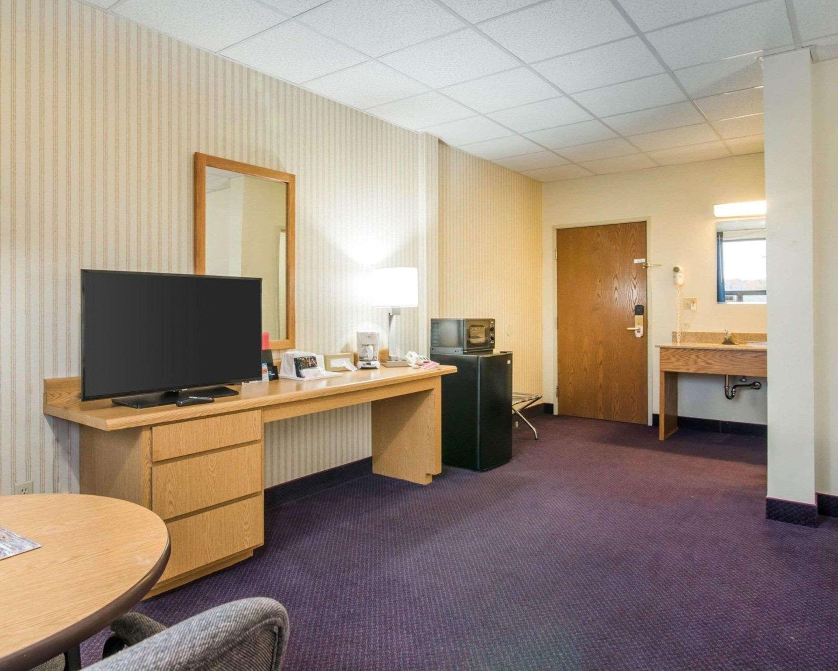 Econo Lodge Manchester Luaran gambar