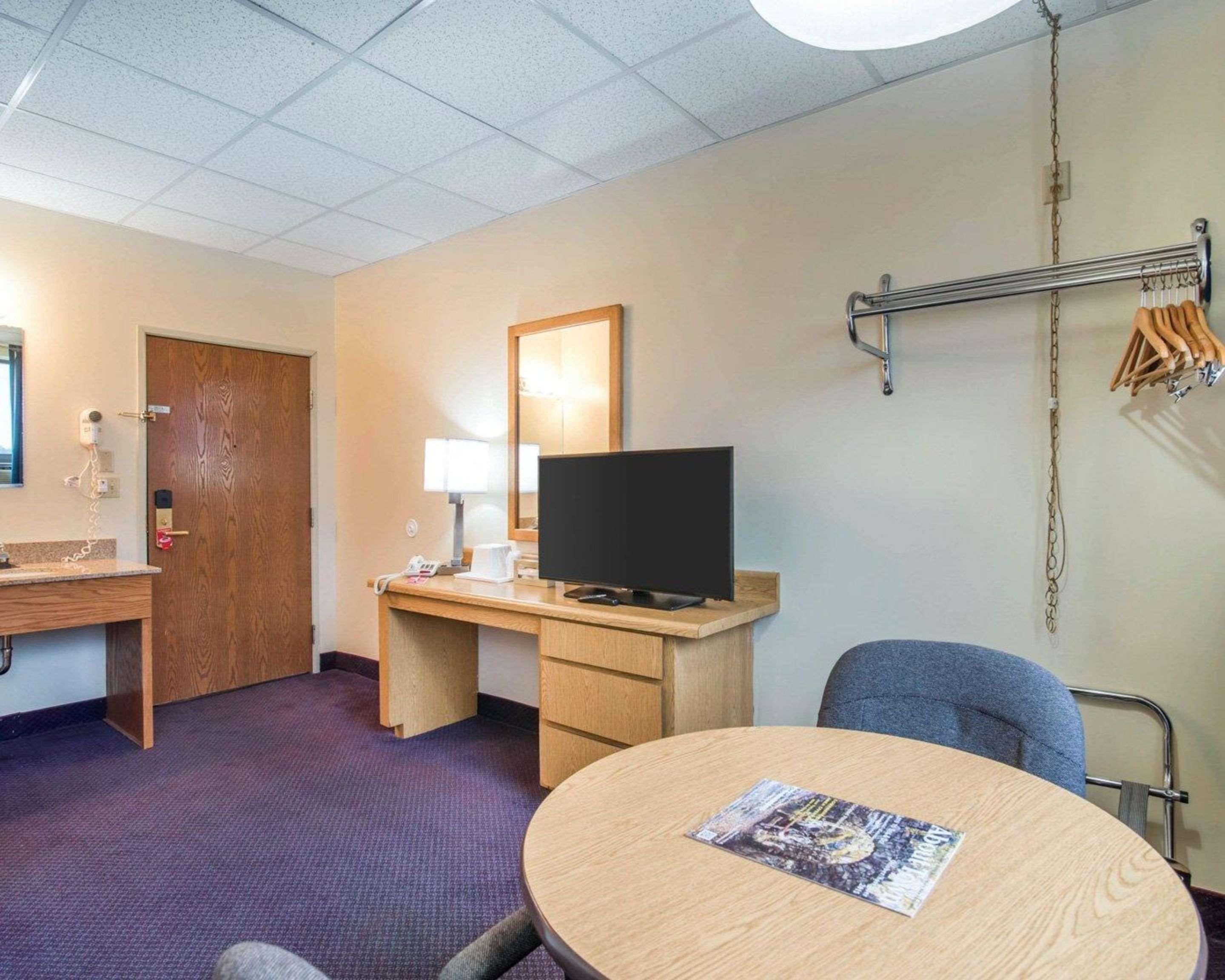 Econo Lodge Manchester Luaran gambar