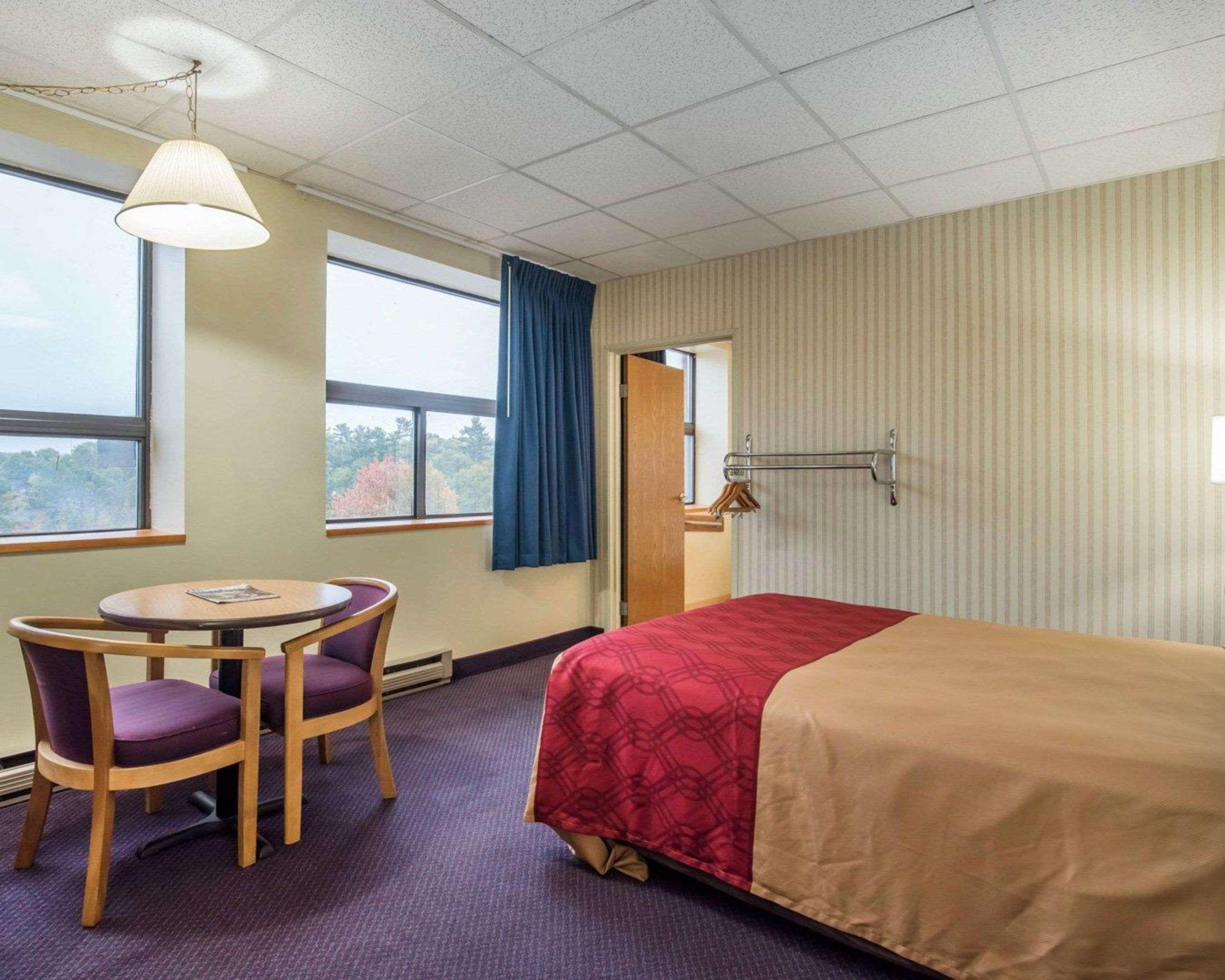 Econo Lodge Manchester Luaran gambar