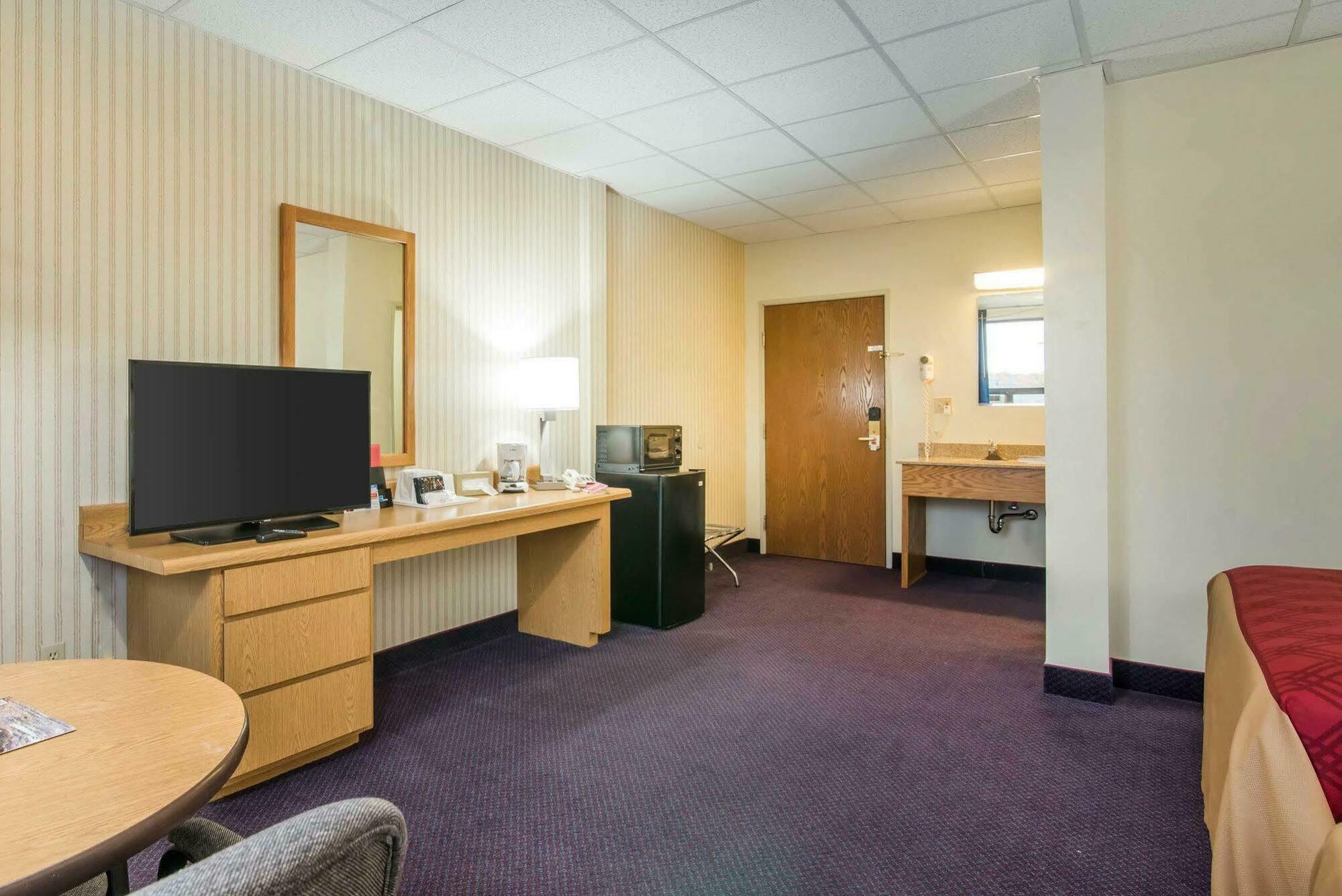 Econo Lodge Manchester Luaran gambar